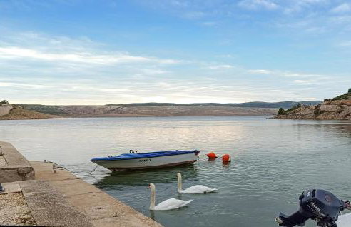 Amazing Home In Modric With Wifi - Photo 11