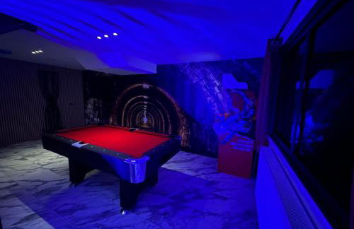 The Secret Agent Apartment - Brought to you by Coastline Retreats - Brand New - 2 mins walk to Beach - Childrens play den - Pool Table - Time Crisis Arcade Machine - Foto 38