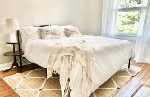 3 story, 100 year-old home, 4BR, 3 king & 2 queen beds - Foto 20