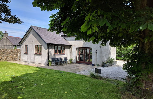 Honey Cottage - Photo 1