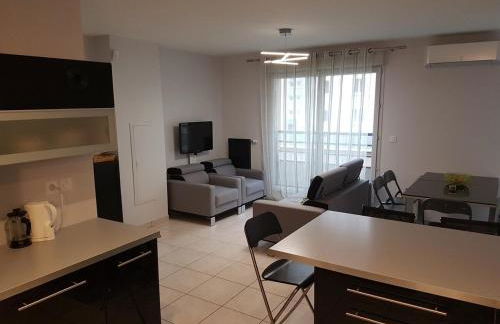 Duplex cosy - 3 chambres avec garage, balcon et clim - Foto 2