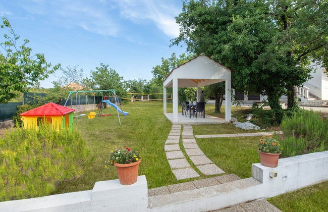 Spacious Prgomet Retreat With Private Pool, Fitness Centre, and Garden - Foto 66