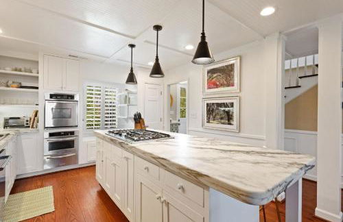 Relax and Enjoy the Spectacular Views in this Picturesque Home home - Foto 5