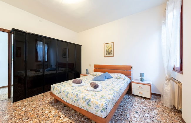 Lovely Canal View - Photo 12