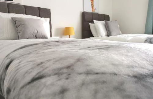 City Access - 3 Beds - Parking - Smart TVs - Foto 15