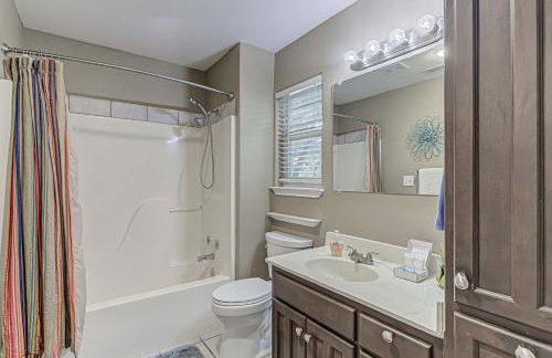 Waterfront 3BR Retreat - Pool & Hot Tub - Foto 32