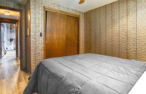 Waterfront Berry Lake Getaway with Sunroom! - Foto 23