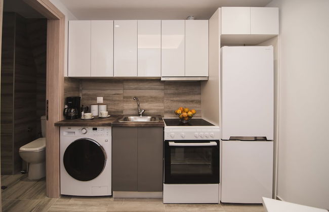 Contemporary Studios Historic Center - Photo 13