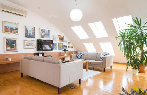 Penthouse apartment with private parking - Photo 1