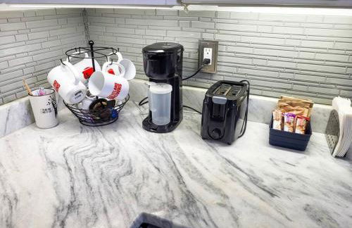 Stylish King Bed, 2BDRM, 1 Mile to DTWN, Game Room - Foto 41