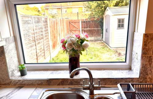 3 BEDROOM, FREE PARKING, WiFi, COSY, 5-BED HOUSE WITH GARDEN - Foto 27