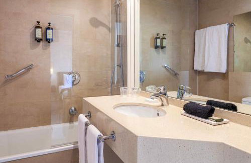 Suites Viena Plaza de España - Photo 49