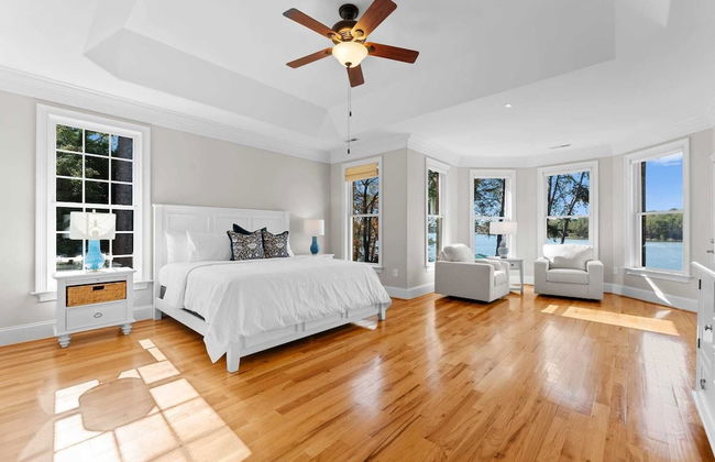 Sunset Pointe by Avantstay Waterfront, Beach, Fire Pit Sleeps 14 5bdr 4BA - Foto 3