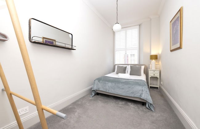 JOIVY Iconic Cockburn Street 4 Bedroom Apartment: Heart of Old Town - Foto 35