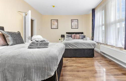 Lovely 4-BR Home In Leyton - Sleeps 14, Near Tube, Arcade, 100inchTV - Foto 7