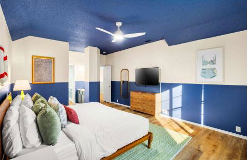 Resort Style Backyard Pool Pickleball Court - Foto 38