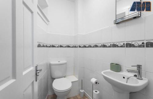 Modern 3 Bed Home in Bathgate with Garden - Photo 24