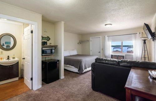 King Suite with Scenic Views at Fife Lake Lodge - Foto 1