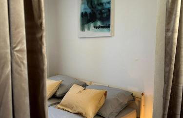 Cozy apartment with private yard - Photo 2