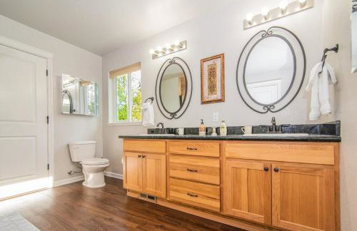 Serene Four Bedroom Lakefront Home - Foto 30