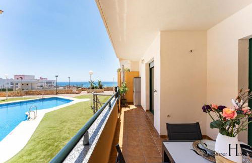 Elegant 2 Bed 2 Bath Apartment, Pool, Views, Parking - Foto 14