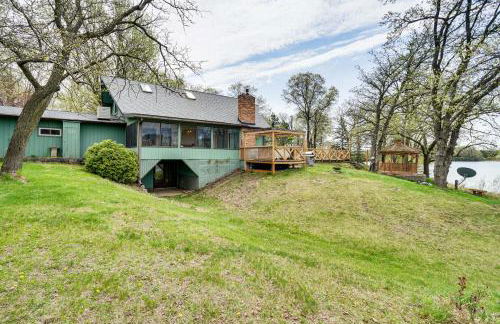 Love Lake Retreat with Hot Tub in New Richmond! - Foto 4