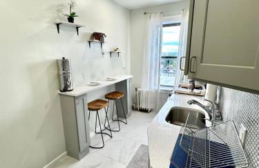 Sunny Jersey City 1BR, 25 min to NYC, 15min to EWR, King Bed, Hammock & Park Views - Foto 8