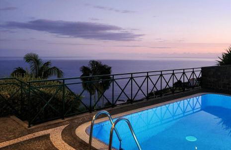 Villa Ocean Wave Calheta - Oversized Pool & Stunning Ocean Views - Photo 38