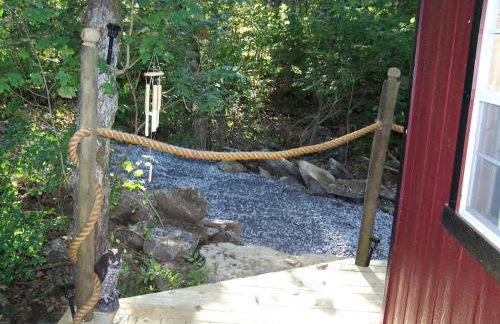 Secluded Sedona Tiny House in Woods Near Lake | Fire Pit, Hammocks, Full Kitchen & Breakfast - Foto 65