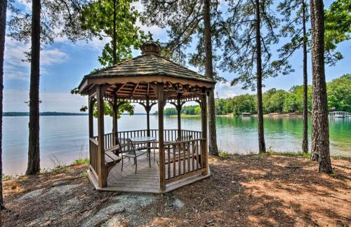 Lake front Keowee Condo with Balcony & Resort Amenities! 20 min to Clemson condo - Foto 49