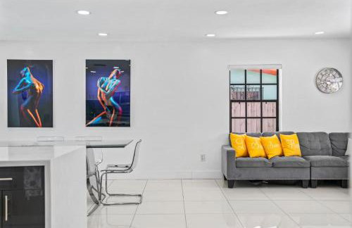 Luxury Vacation House in Miami’s Center! - Photo 7