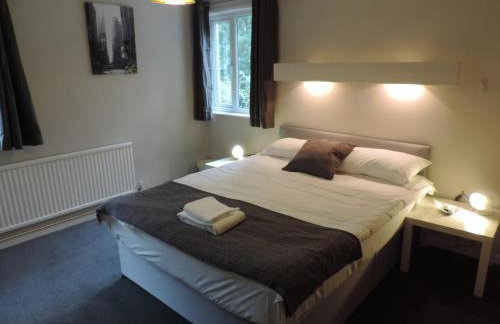 5 Bed Camberley Airport Accommodation - Foto 8
