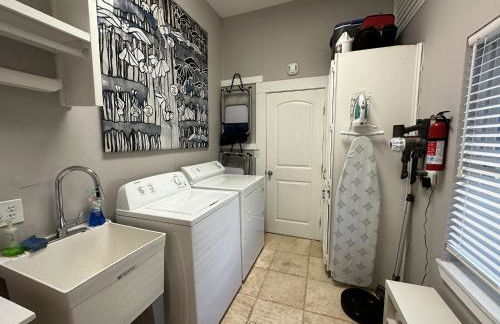 Blueberry Bungalow - Locally Run! Enjoy our PS5! - Foto 18