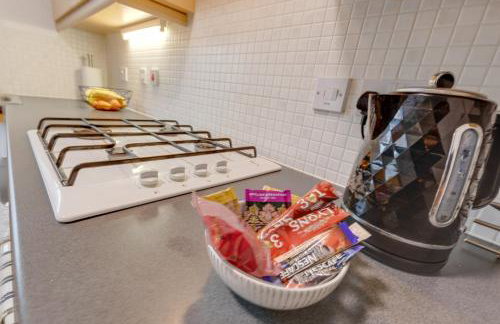 Modern 2-BR Home WiFi plus Parking - Photo 16