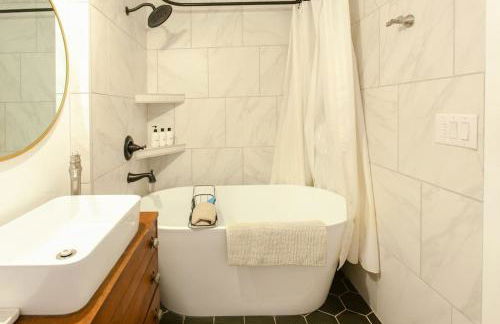 Classic & Cozy Apartments - Parking & Close to DW - Foto 40