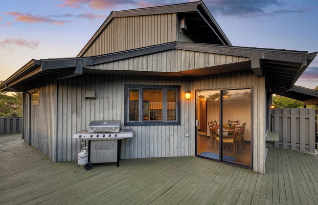 Half Block to Beach w/ Oceanview, Patio + Balcony The Shore Pine by Avantstay - Foto 38