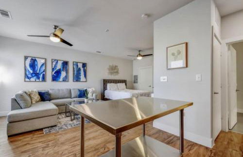 Experience Downtown Studio Near River Walk - Foto 12