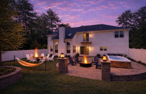 Luxury 5BR Backyard Oasis • Hot Tub • Game Room - Foto 1