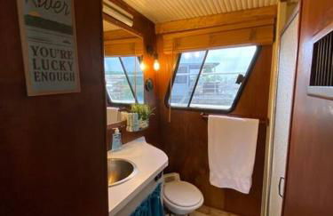 The Lily Pad Boatel Houseboat - Foto 20