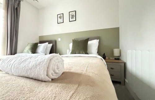 Luxury Canal-side Apartment, Hemel Hempstead, Free parking, Perfect for Contractors - Foto 11