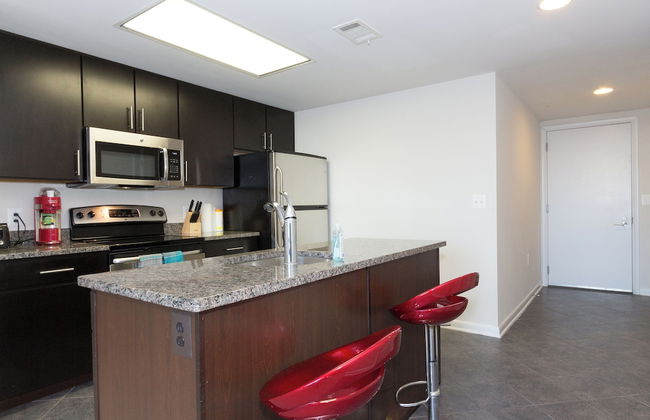 Pentagon Luxe Apartments - Photo 14