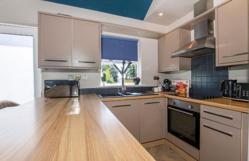 Oakwood Lodges with Hot tubs York - Photo 64