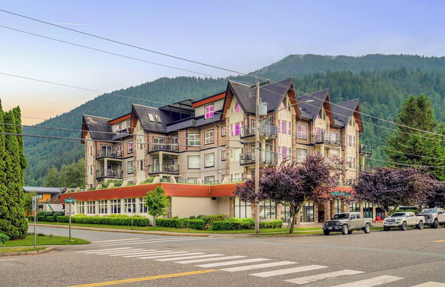 Charming 1BR Lakeside - Photo 36