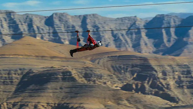 Admirando los paisajes de los alrededores de Al-Ula
