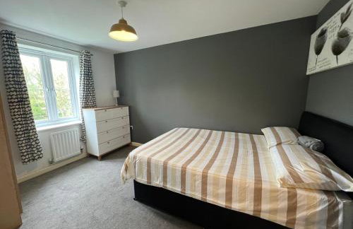 Tuffley 4 bedroom house - Foto 12