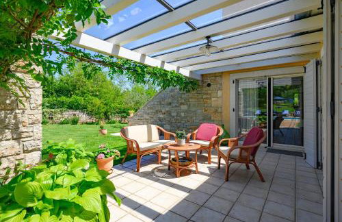 Villa Lipa for 8 persons near Pula with 41 m2 heated pool, beautiful garden, sauna & kids playground - Foto 10