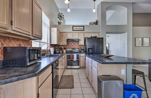 Hot Tub and Fire Pit Phoenix Oasis Near Hiking! - Foto 7