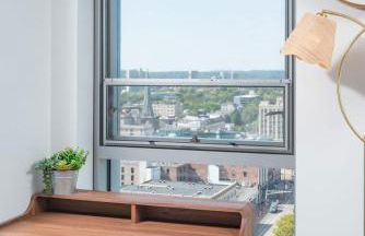 Central Square 3BR Condo with Downtown View Gym and Parking - Foto 17