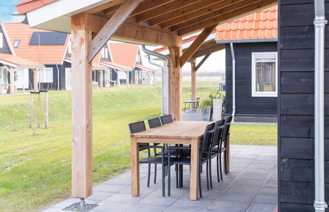 Luxurious Holiday Home With Parking - Photo 21