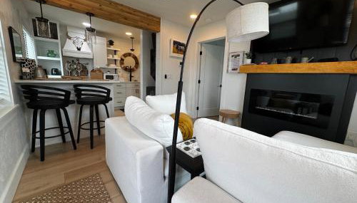 Walk to Best Eats and Shops and Stay in Style - Foto 3